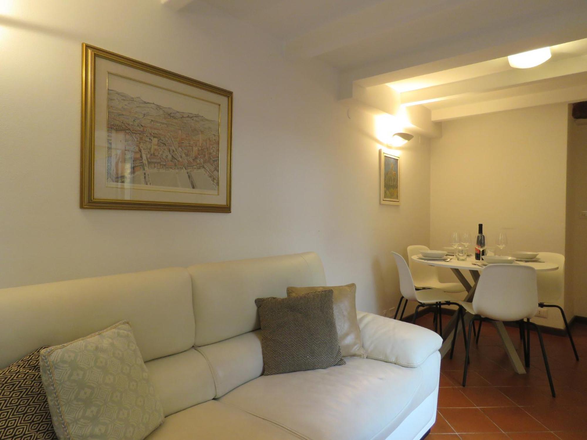 Cesare Battisti Apartment, Bologna